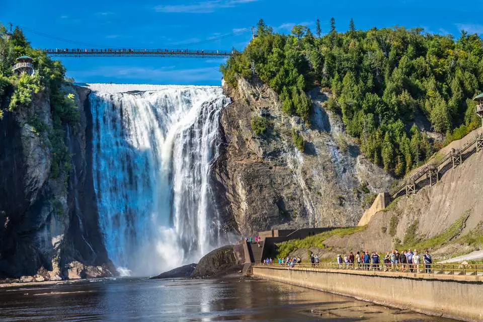 Tour 1 ngày từ Montreal: Thành phố Quebec, Thác Montmorency & Khách sạn  băng | Canada - KKday