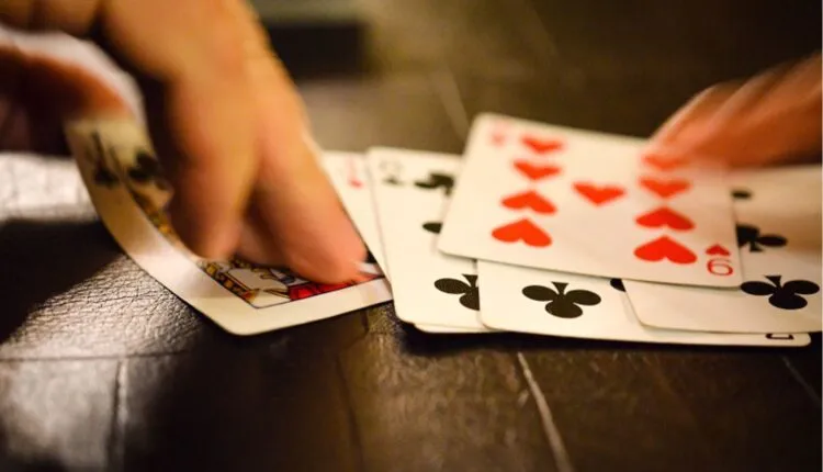 Cách Đọc Bài Của Đối Thủ Trong Poker Hiệu Quả (Bởi Các Chuyên Gia)