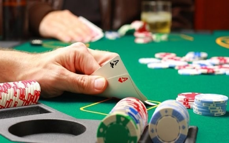 Steal Poker là gì? Chiến lược Poker Steal cơ bản
