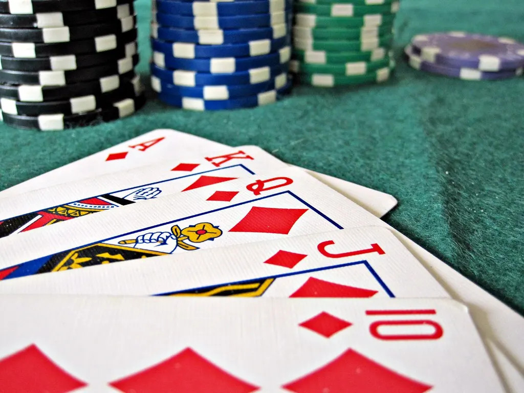Luật chơi Poker 2025: Những luật chơi bạn nhất định phải biết | Hoiana Resort & Golf