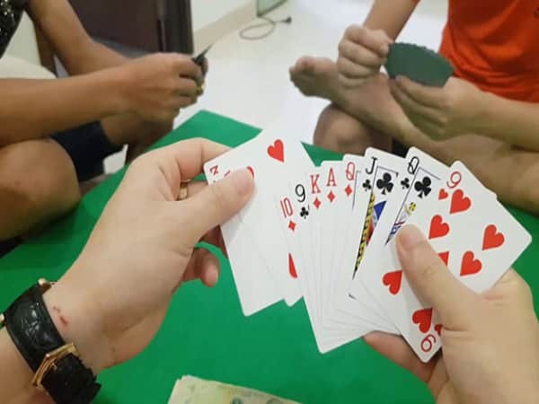 Có bao nhiêu lá bài được chia trong một trò chơi câu cá 4 người chơi? Trải nghiệm trò chơi câu cá