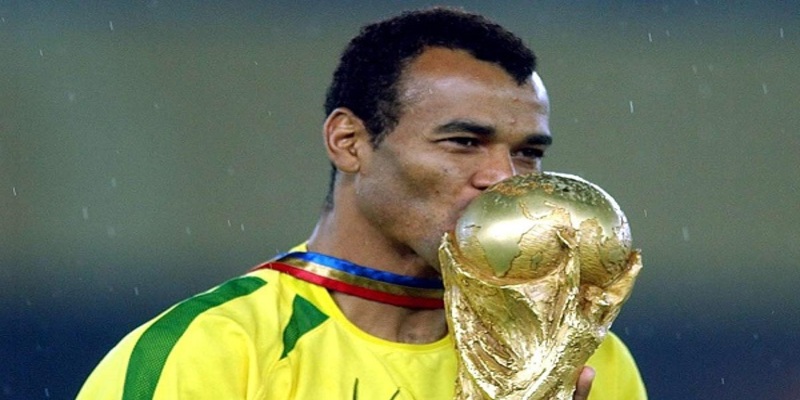 Cafu, Huyền thoại bóng đá – Cầu thủ bóng đá vĩ đại nhất